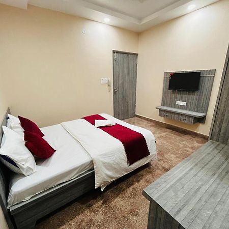 Hotel Utsav Palace Kanpur Esterno foto