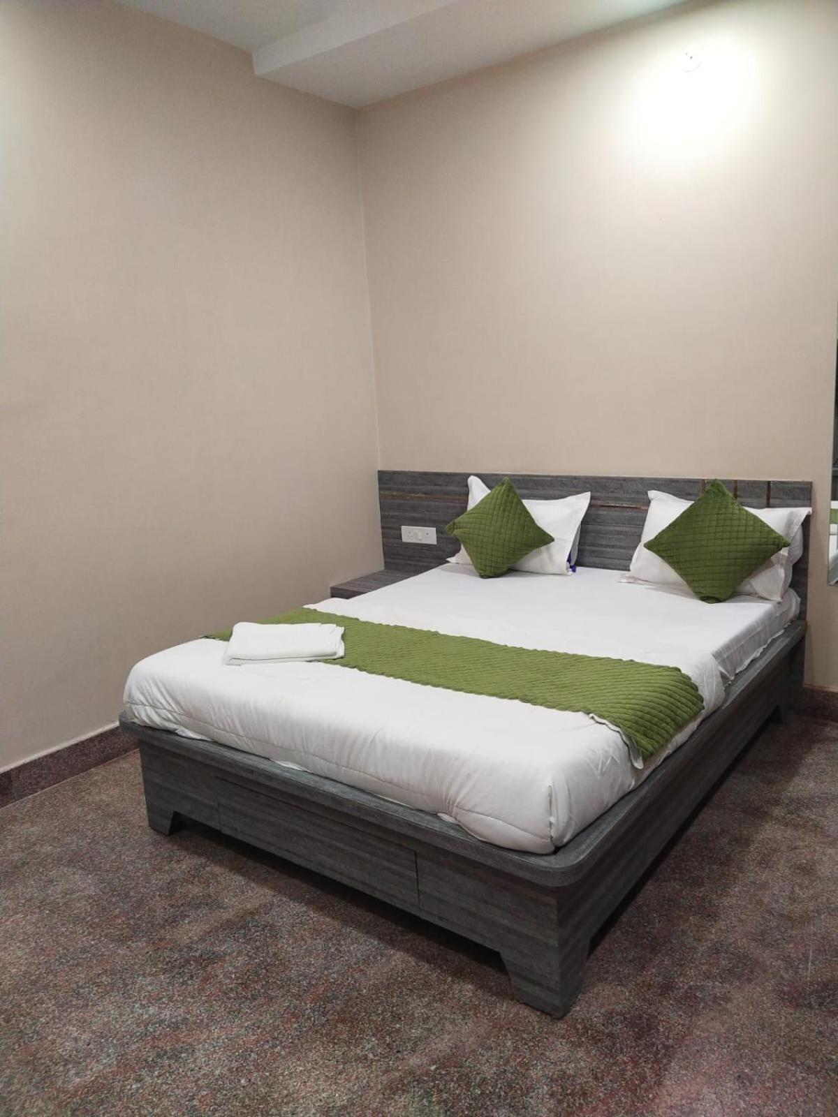 Hotel Utsav Palace Kanpur Esterno foto