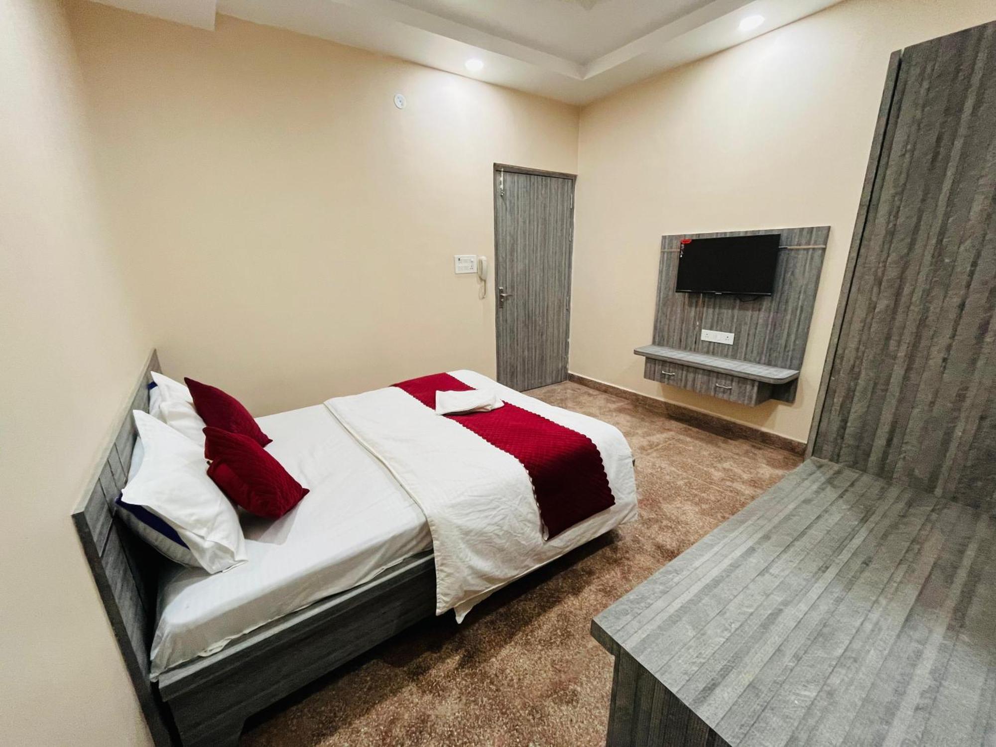Hotel Utsav Palace Kanpur Esterno foto