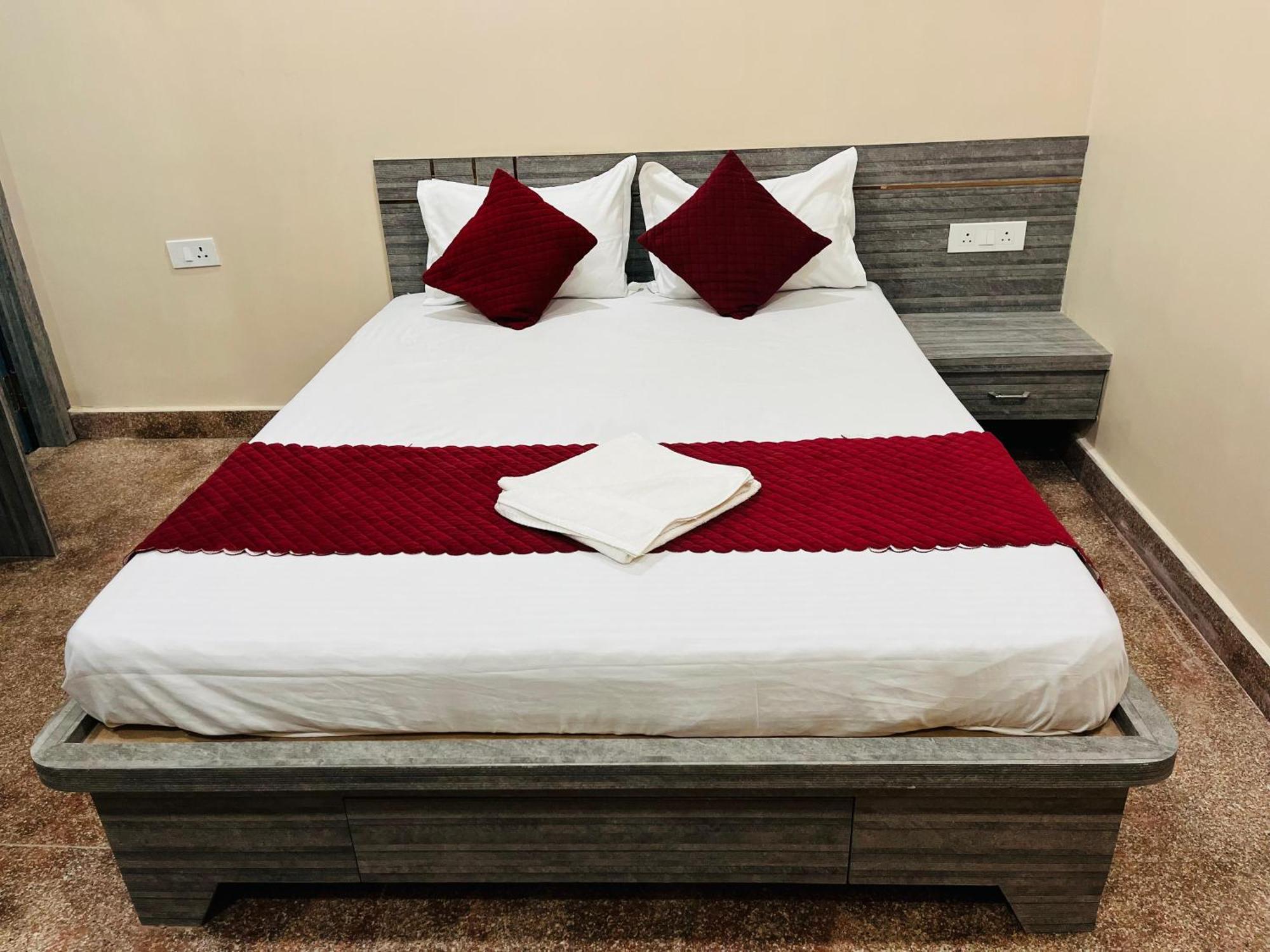 Hotel Utsav Palace Kanpur Esterno foto