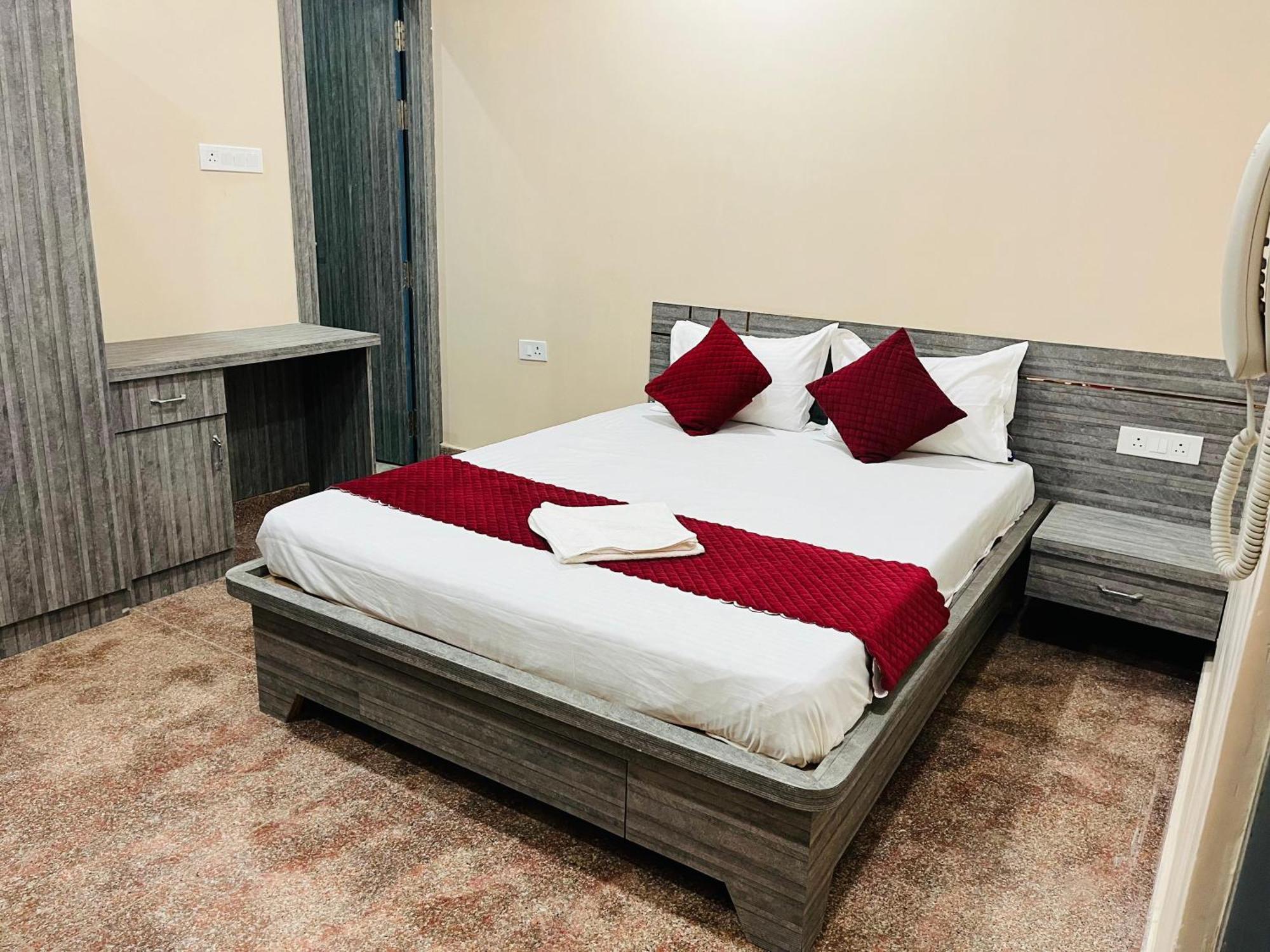 Hotel Utsav Palace Kanpur Esterno foto